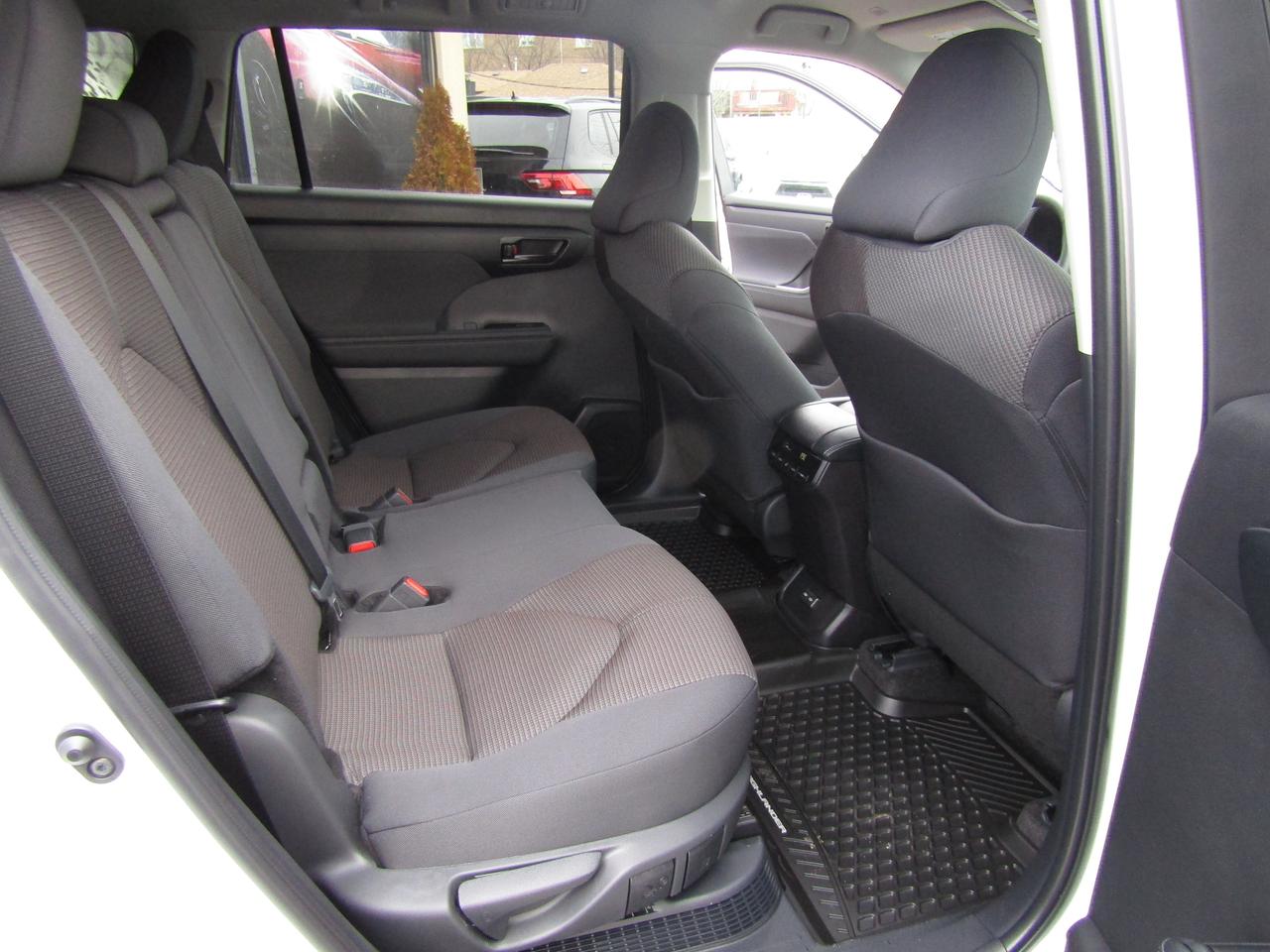 2024 Toyota Highlander Hybrid LE, Hybrid, AWD, Automatic Trunk, 7 PASS, Sunroof, Camera, *Certified* Photo