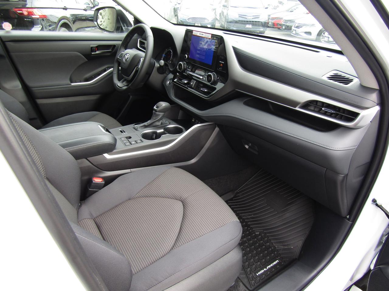 2024 Toyota Highlander Hybrid LE, Hybrid, AWD, Automatic Trunk, 7 PASS, Sunroof, Camera, *Certified* Photo