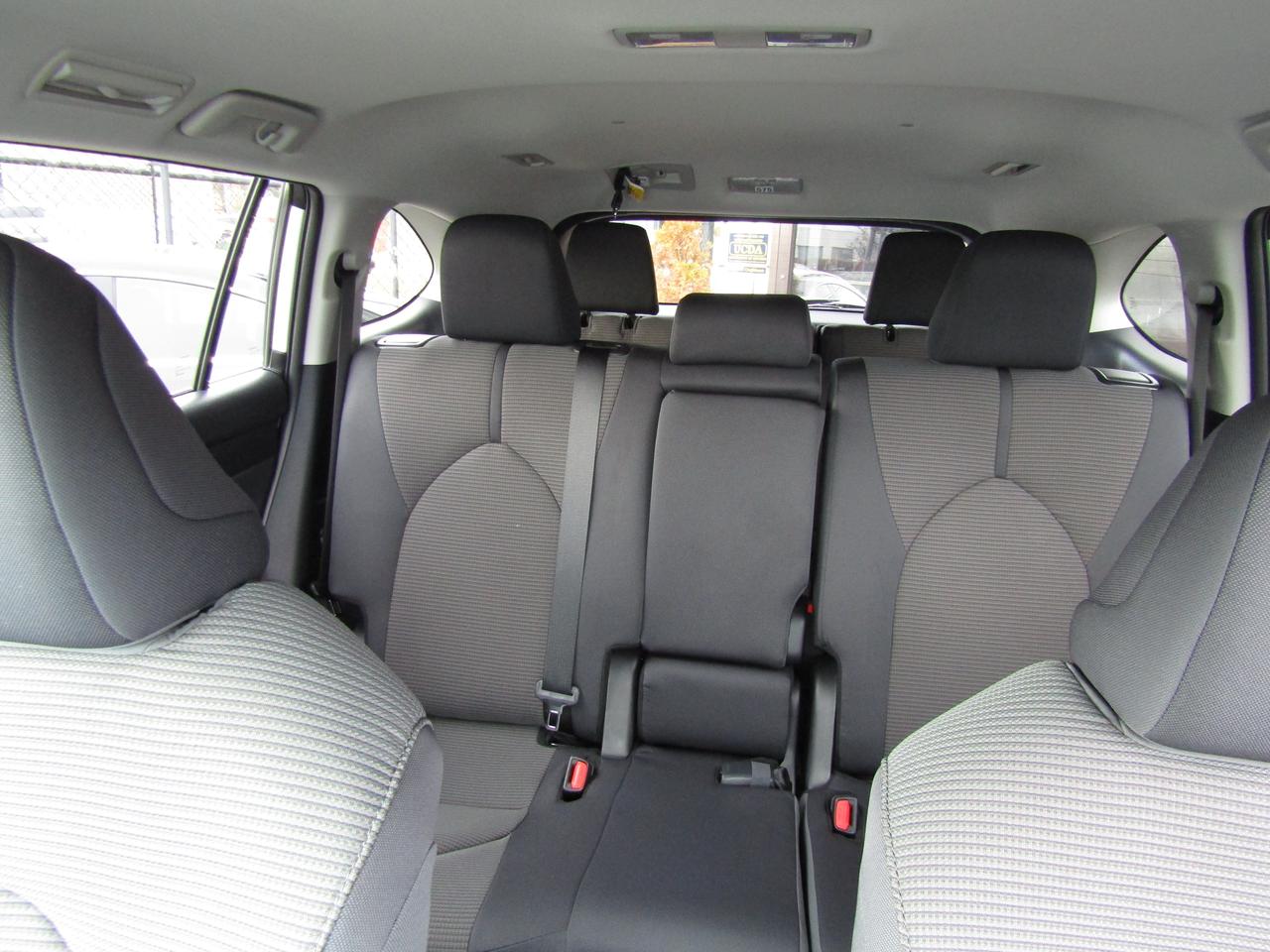 2024 Toyota Highlander Hybrid LE, Hybrid, AWD, Automatic Trunk, 7 PASS, Sunroof, Camera, *Certified* Photo