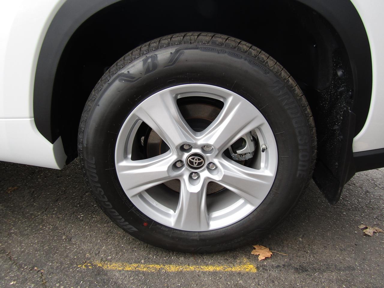 2024 Toyota Highlander Hybrid LE, Hybrid, AWD, Automatic Trunk, 7 PASS, Sunroof, Camera, *Certified* Photo