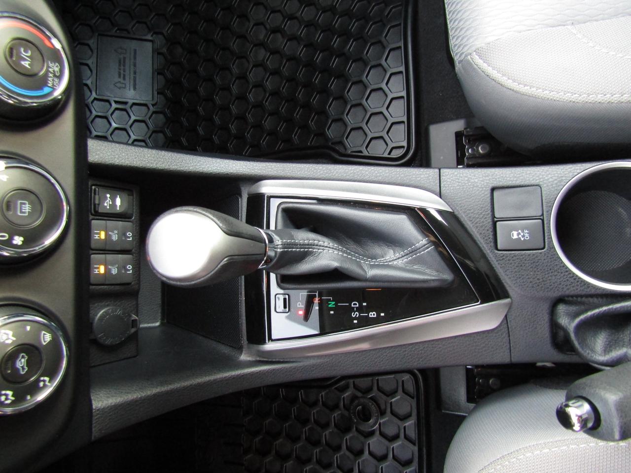 2016 Toyota Corolla LE, Camera, Heated Seats, Bluetooth, *Low KM*Certified* Photo