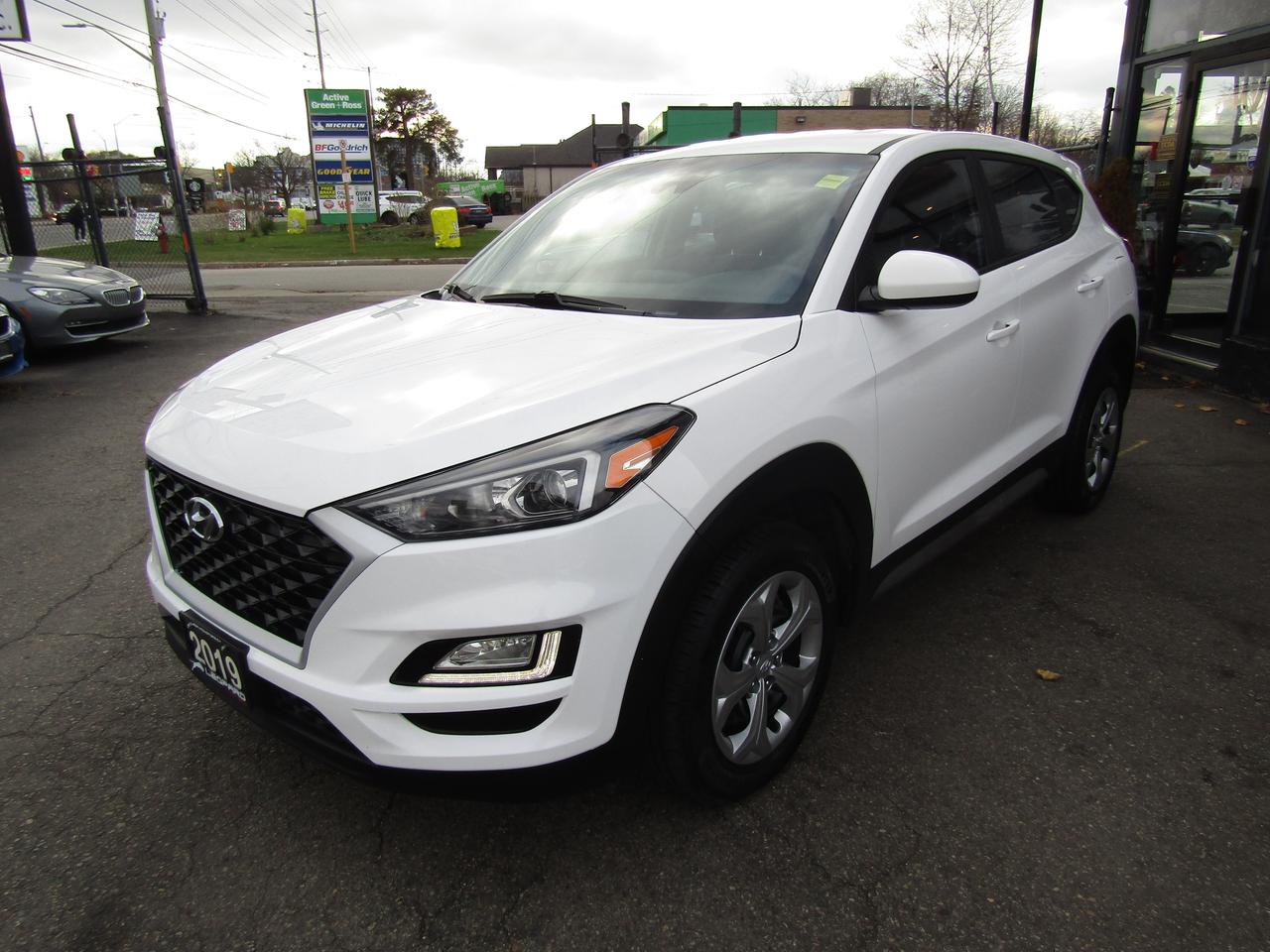 2019 Hyundai Tucson SE, Awd, Camera, Lane Assist, Alloy, *Certified* Photo2