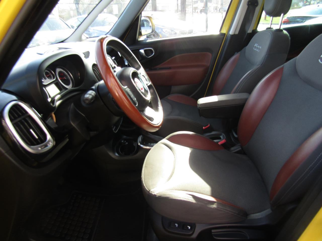2014 Fiat 500L Trekking, Pano, Bluetooth, Heated Seats, Alloy, *Certified* Photo