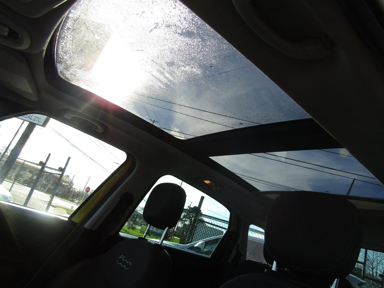 2014 Fiat 500L Trekking, Pano, Bluetooth, Heated Seats, Alloy, *Certified* Photo