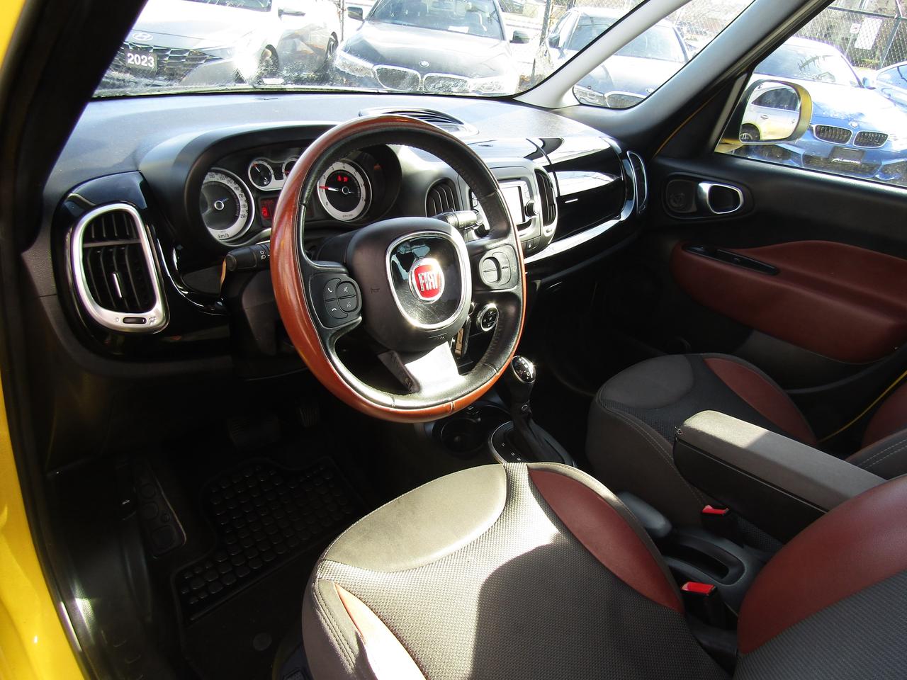 2014 Fiat 500L Trekking, Pano, Bluetooth, Heated Seats, Alloy, *Certified* Photo