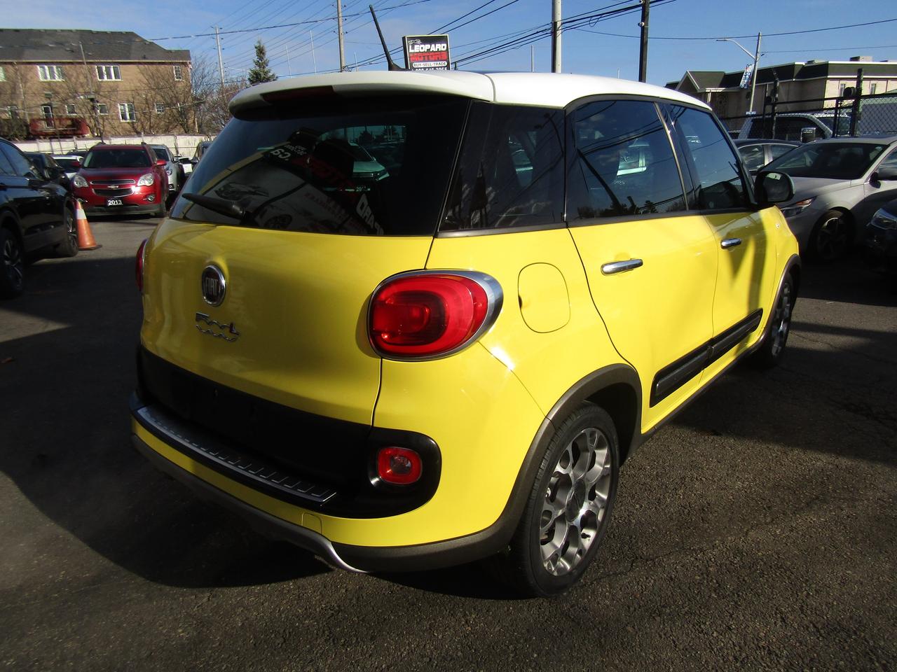 2014 Fiat 500L Trekking, Pano, Bluetooth, Heated Seats, Alloy, *Certified* Photo