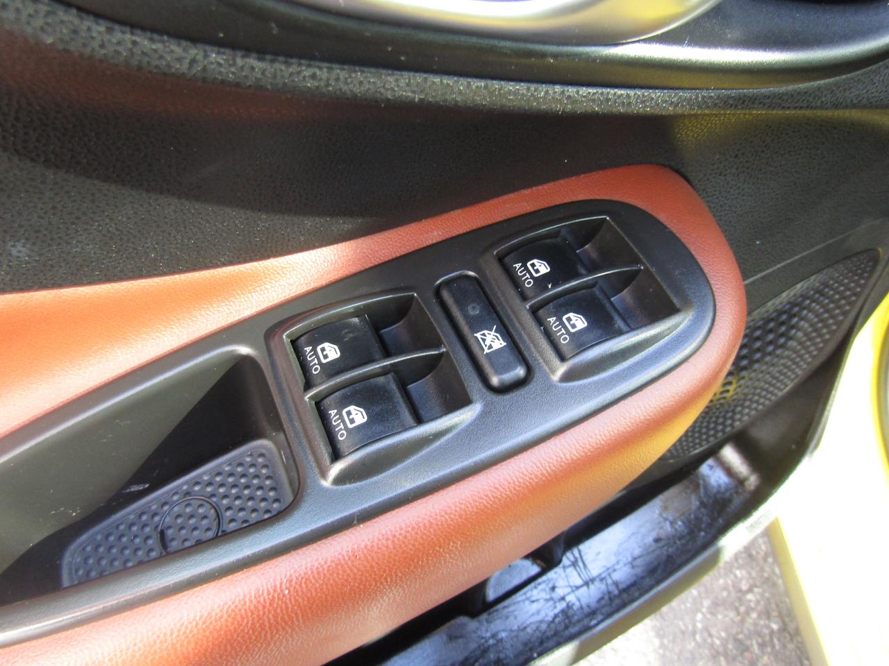 2014 Fiat 500L Trekking, Pano, Bluetooth, Heated Seats, Alloy, *Certified* Photo