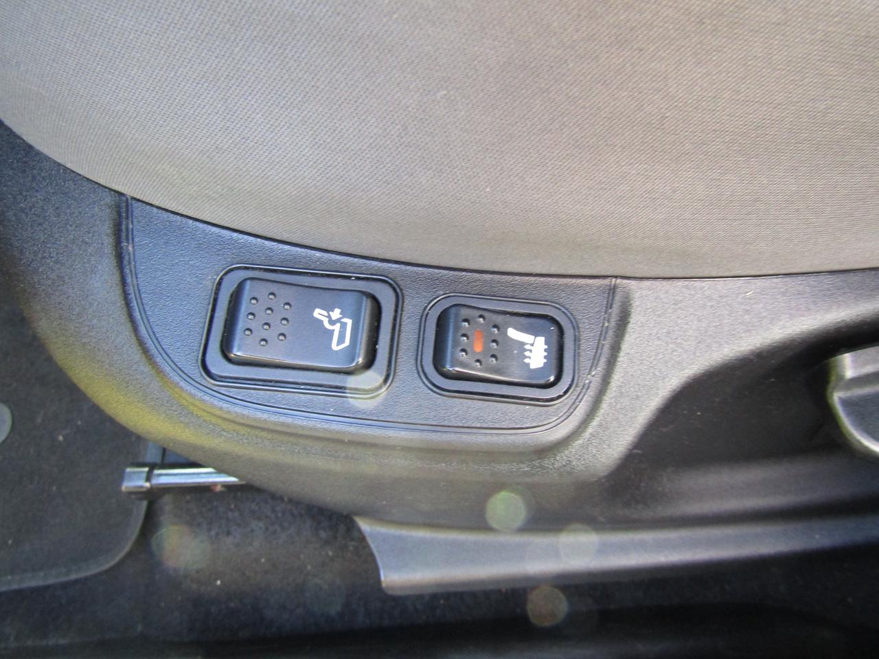 2014 Fiat 500L Trekking, Pano, Bluetooth, Heated Seats, Alloy, *Certified* Photo