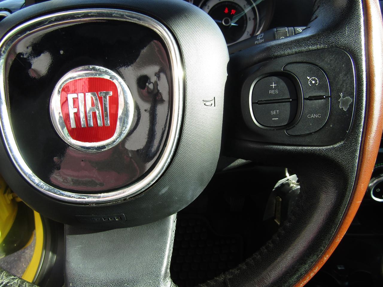 2014 Fiat 500L Trekking, Pano, Bluetooth, Heated Seats, Alloy, *Certified* Photo