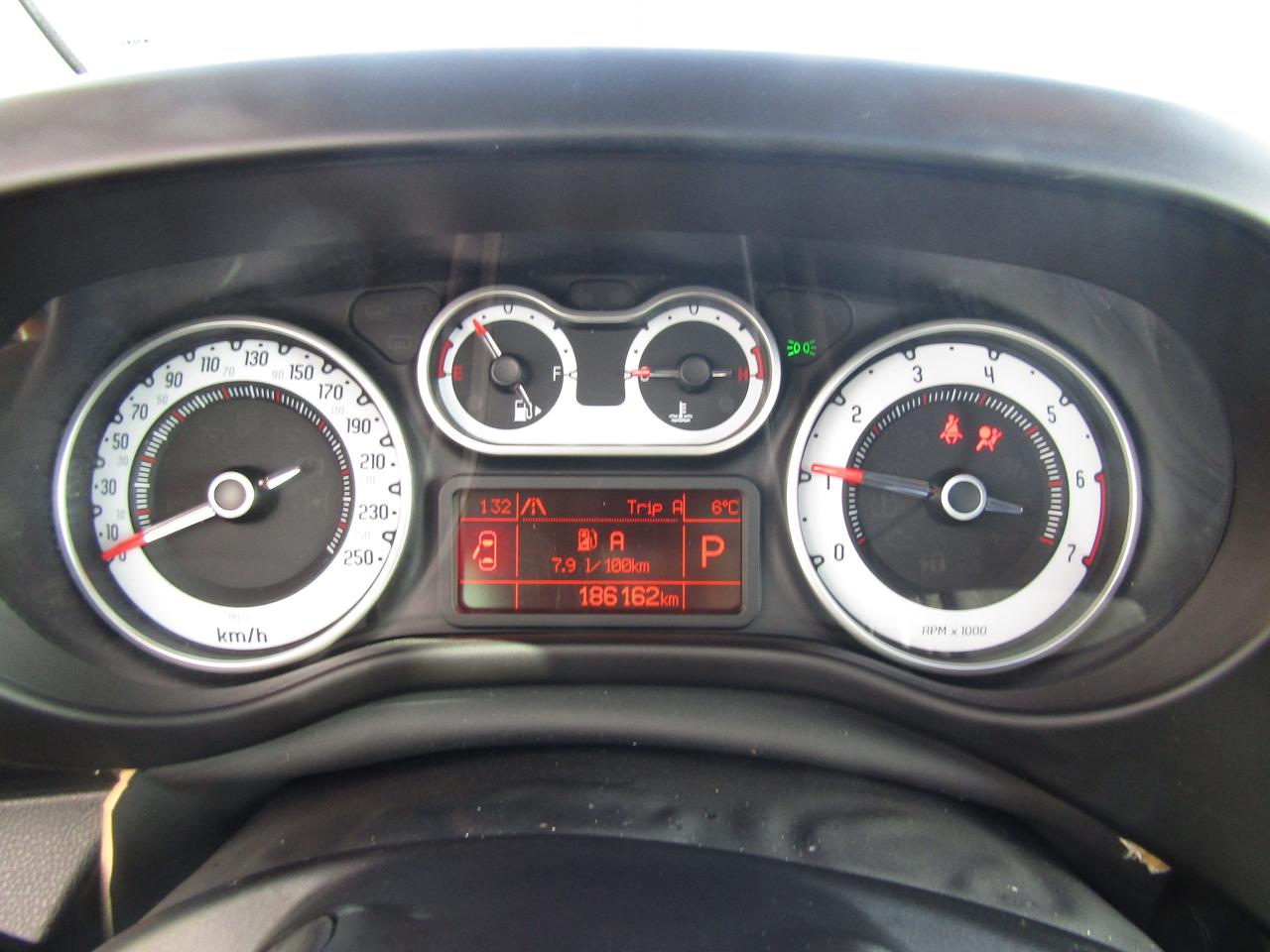 2014 Fiat 500L Trekking, Pano, Bluetooth, Heated Seats, Alloy, *Certified* Photo