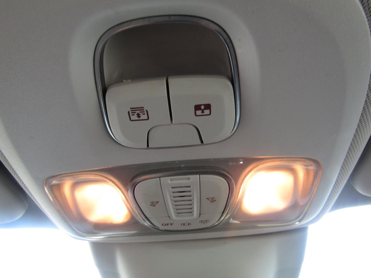 2014 Fiat 500L Trekking, Pano, Bluetooth, Heated Seats, Alloy, *Certified* Photo