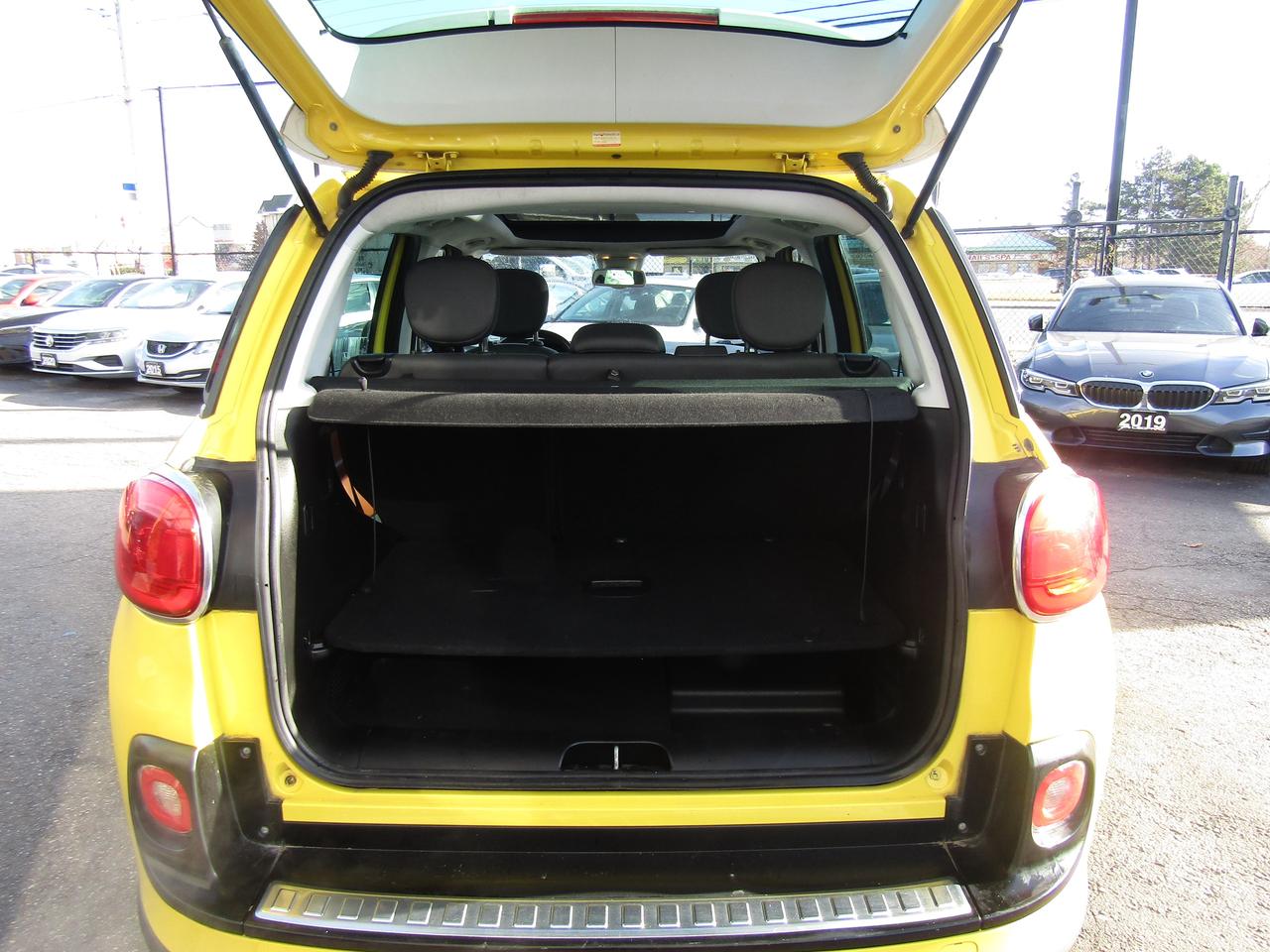 2014 Fiat 500L Trekking, Pano, Bluetooth, Heated Seats, Alloy, *Certified* Photo