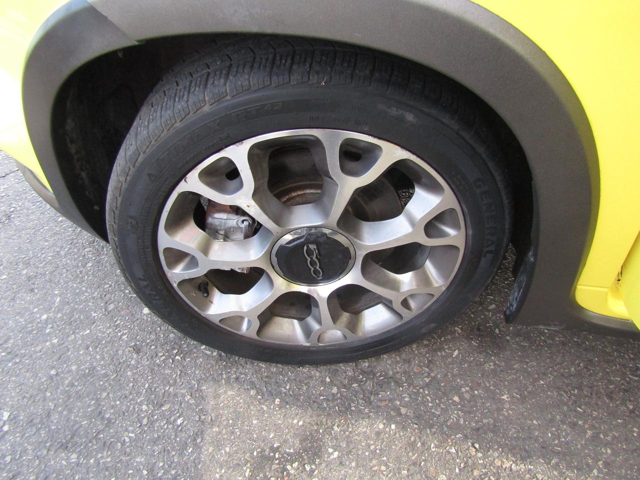 2014 Fiat 500L Trekking, Pano, Bluetooth, Heated Seats, Alloy, *Certified* Photo