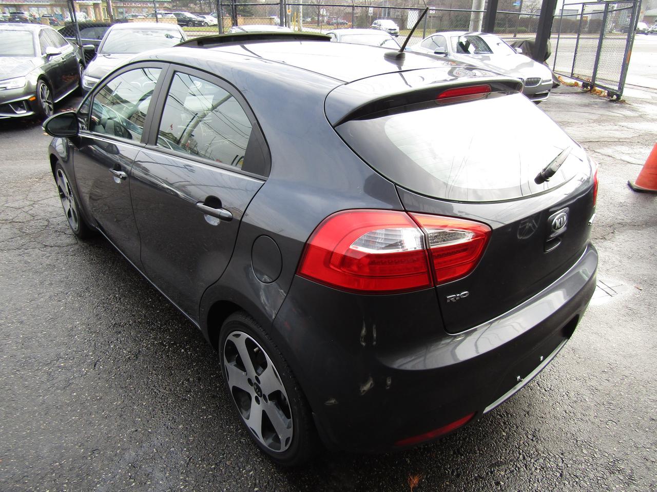 2013 Kia Rio SX, Sunroof, Camera, Bluetooth, Leather, Alloy, *Certified* Photo4