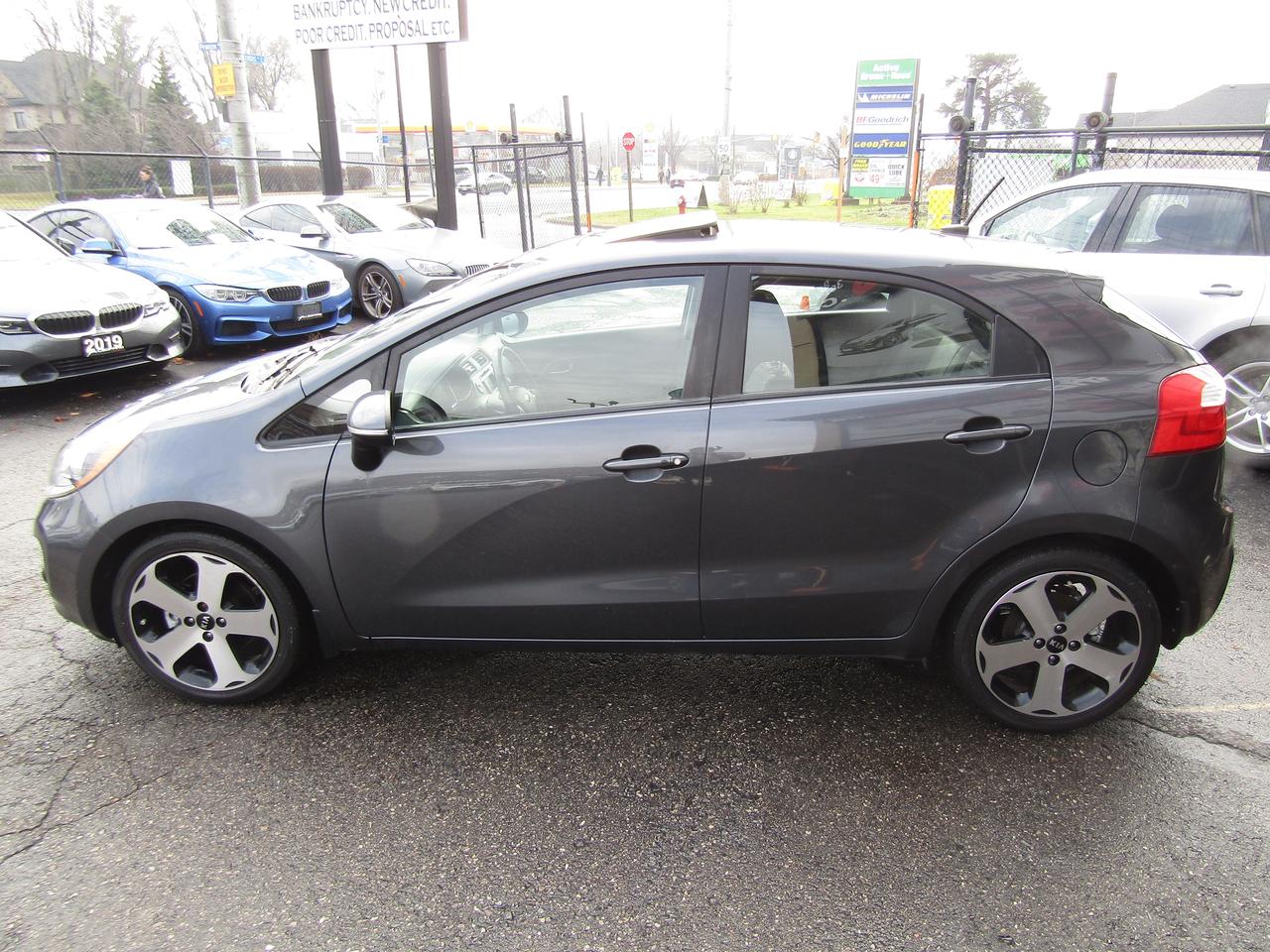 2013 Kia Rio SX, Sunroof, Camera, Bluetooth, Leather, Alloy, *Certified* Photo3