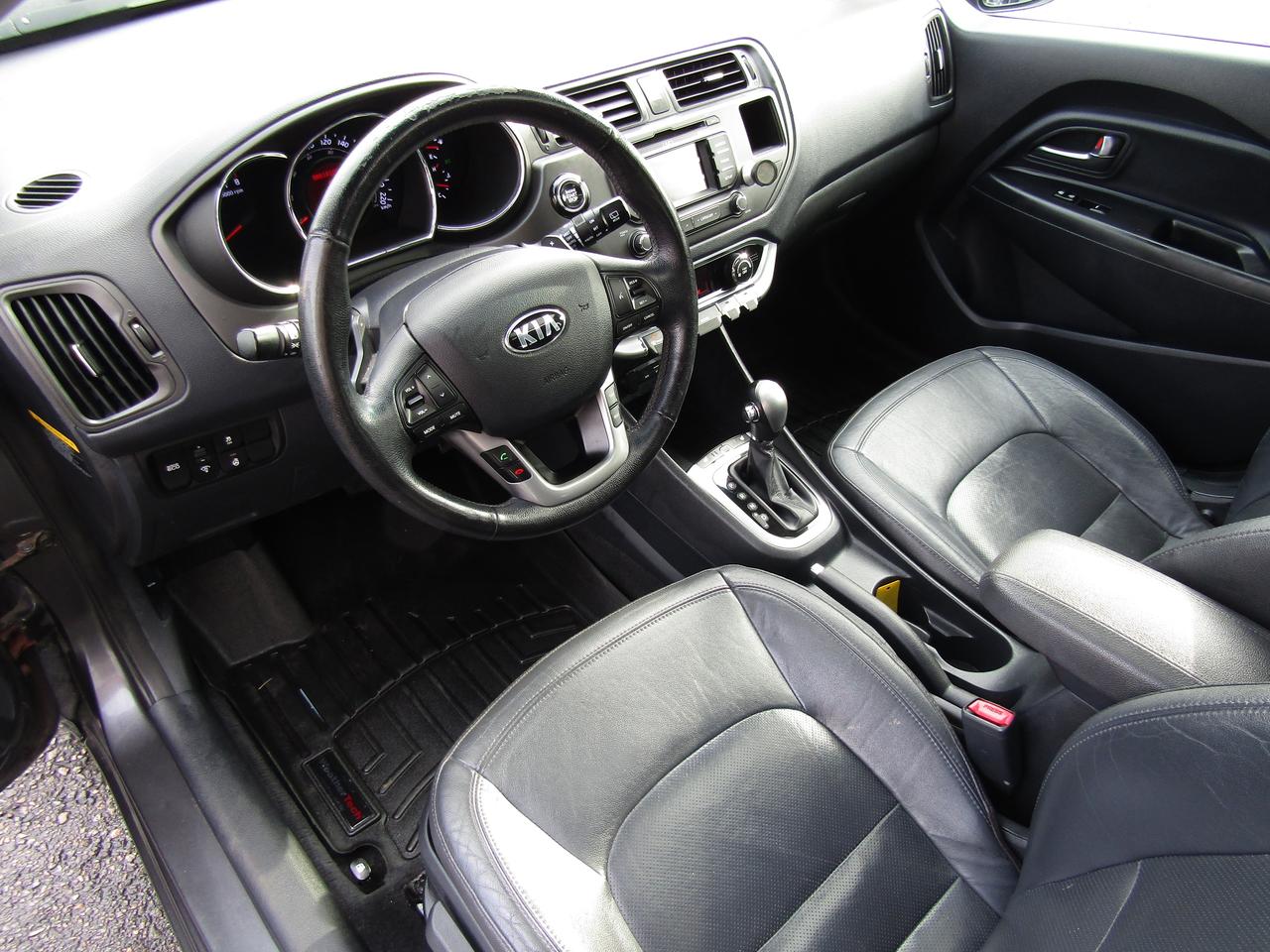 2013 Kia Rio SX, Sunroof, Camera, Bluetooth, Leather, Alloy, *Certified* Photo