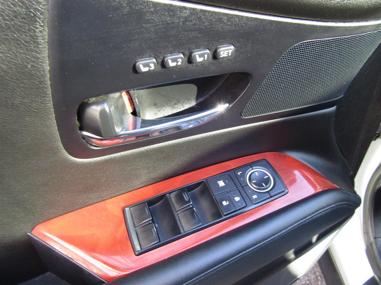 2010 Lexus RX 350 Prem, Awd, Sunroof, Leather, Cooled Seat, *Certified* Photo