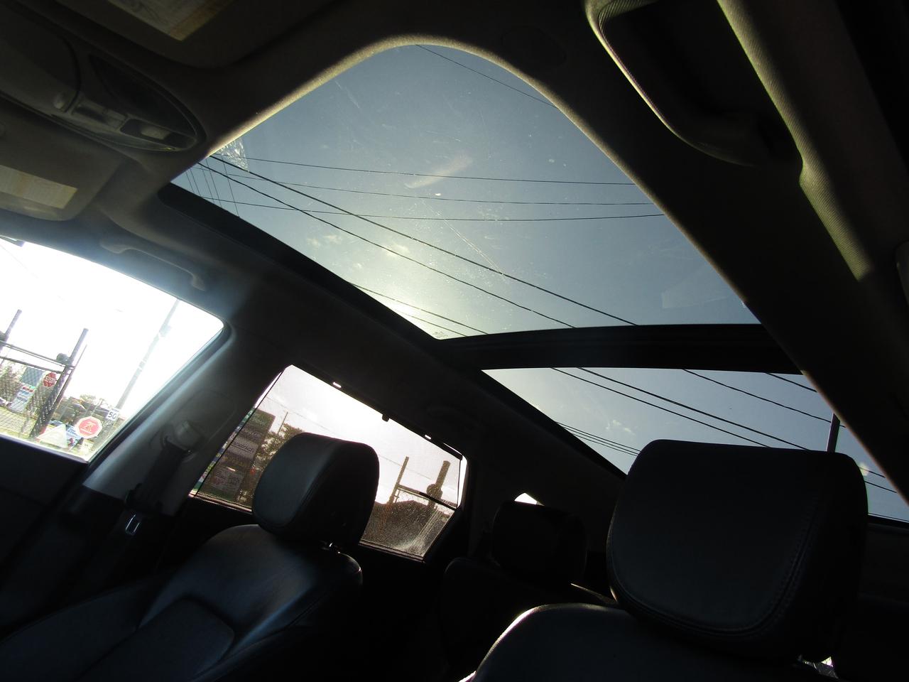 2013 Hyundai Santa Fe XL, 7Pass, AWD, Pano, Camera, Leather, Alloy, *AS-IS* Photo