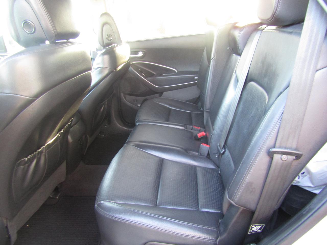 2013 Hyundai Santa Fe XL, 7Pass, AWD, Pano, Camera, Leather, Alloy, *AS-IS* Photo