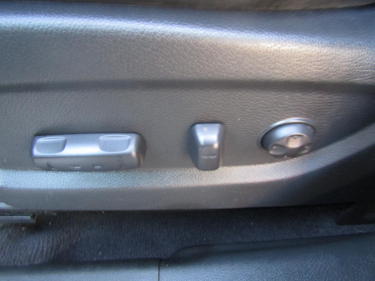 2013 Hyundai Santa Fe XL, 7Pass, AWD, Pano, Camera, Leather, Alloy, *AS-IS* Photo