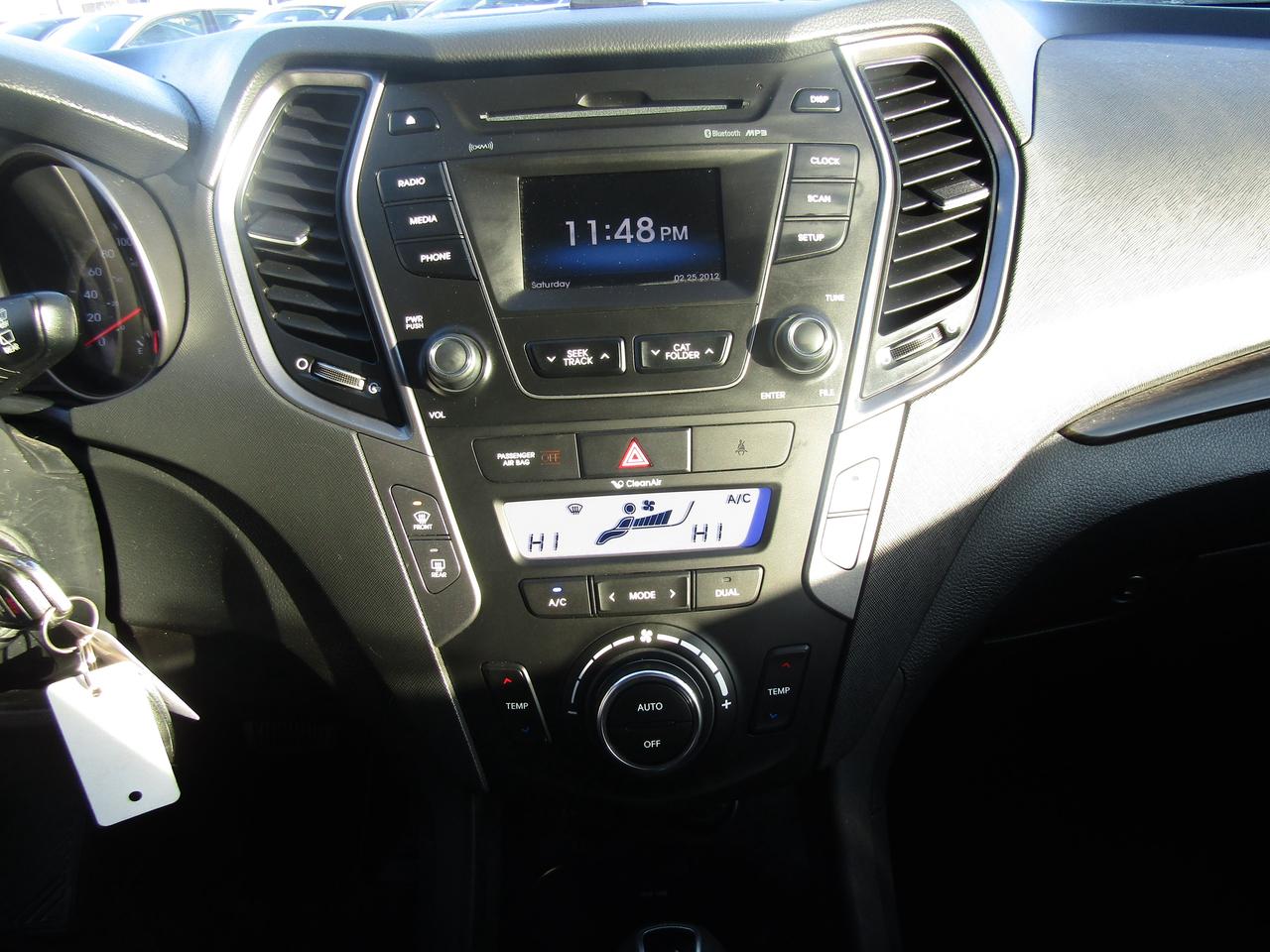 2013 Hyundai Santa Fe XL, 7Pass, AWD, Pano, Camera, Leather, Alloy, *AS-IS* Photo