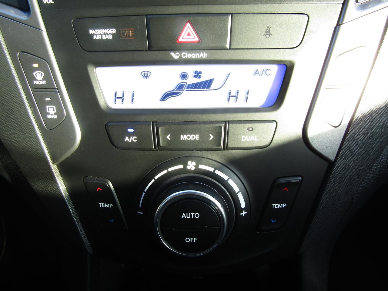 2013 Hyundai Santa Fe XL, 7Pass, AWD, Pano, Camera, Leather, Alloy, *AS-IS* Photo