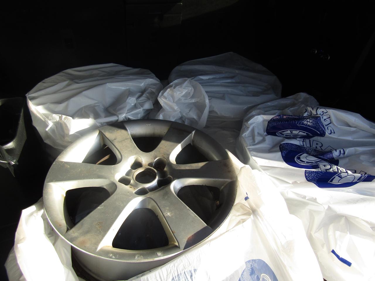 2013 Hyundai Santa Fe XL, 7Pass, AWD, Pano, Camera, Leather, Alloy, *AS-IS* Photo