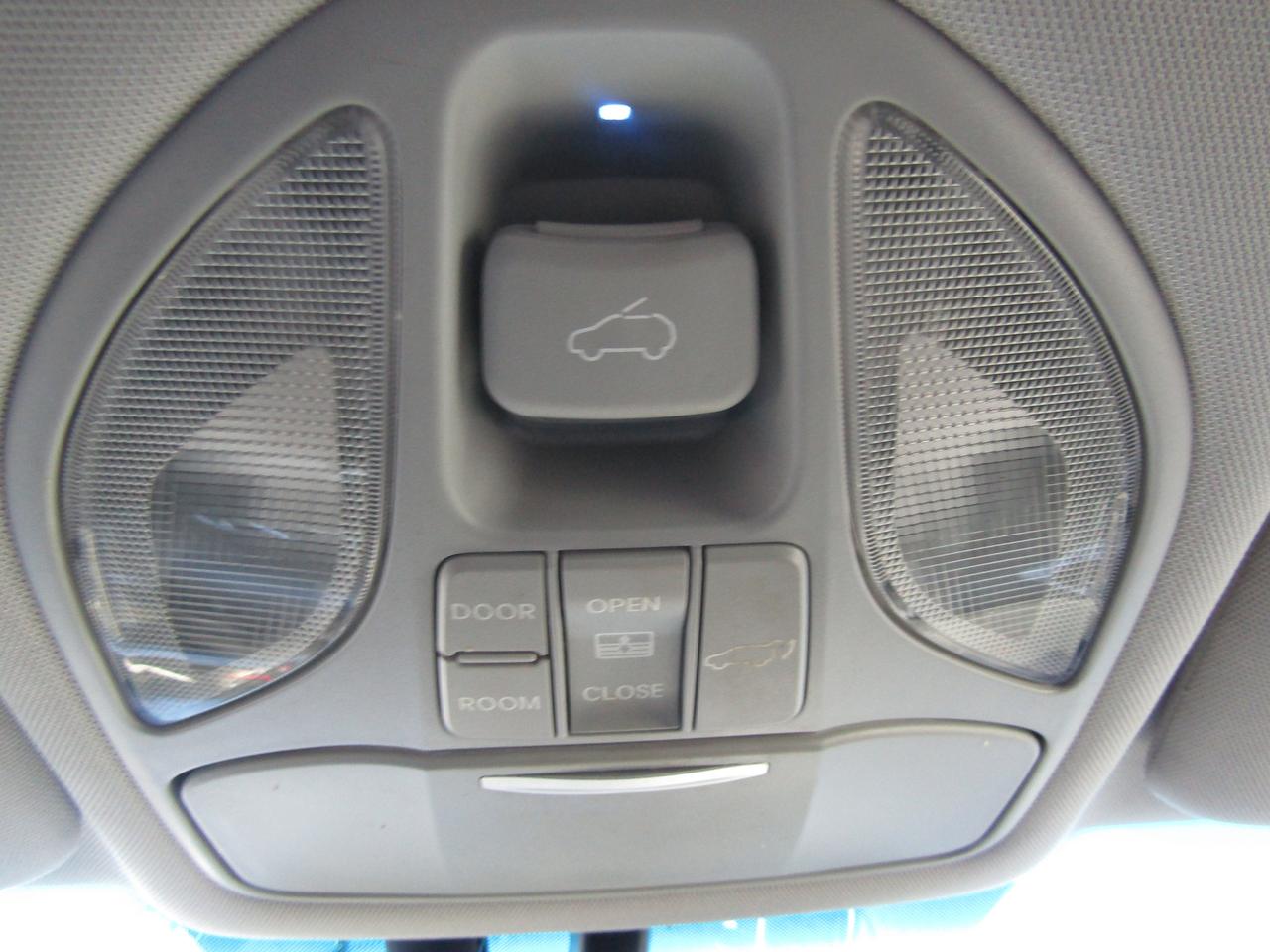 2013 Hyundai Santa Fe XL, 7Pass, AWD, Pano, Camera, Leather, Alloy, *AS-IS* Photo