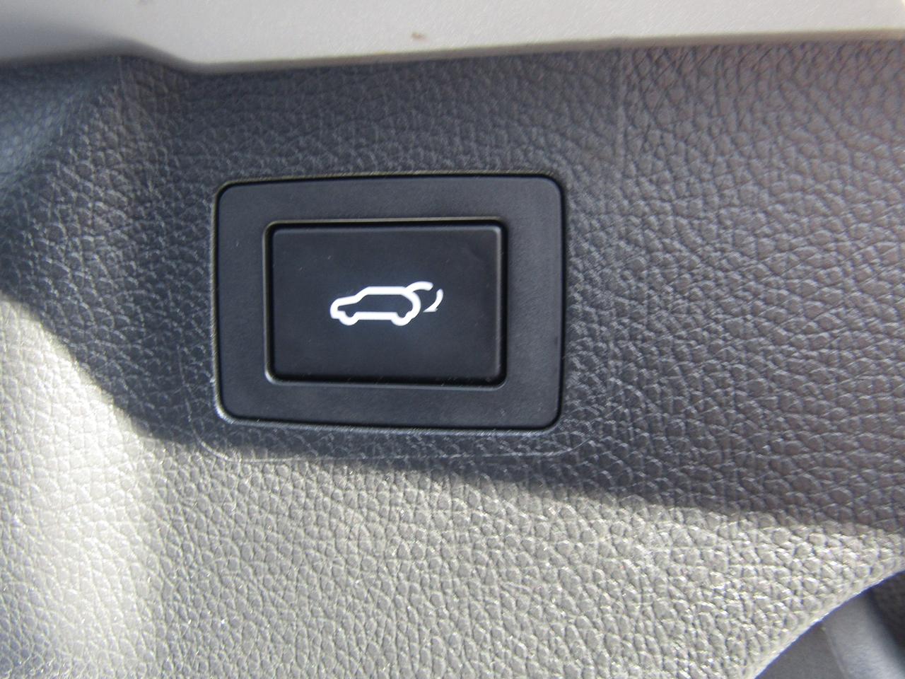 2013 Hyundai Santa Fe XL, 7Pass, AWD, Pano, Camera, Leather, Alloy, *AS-IS* Photo