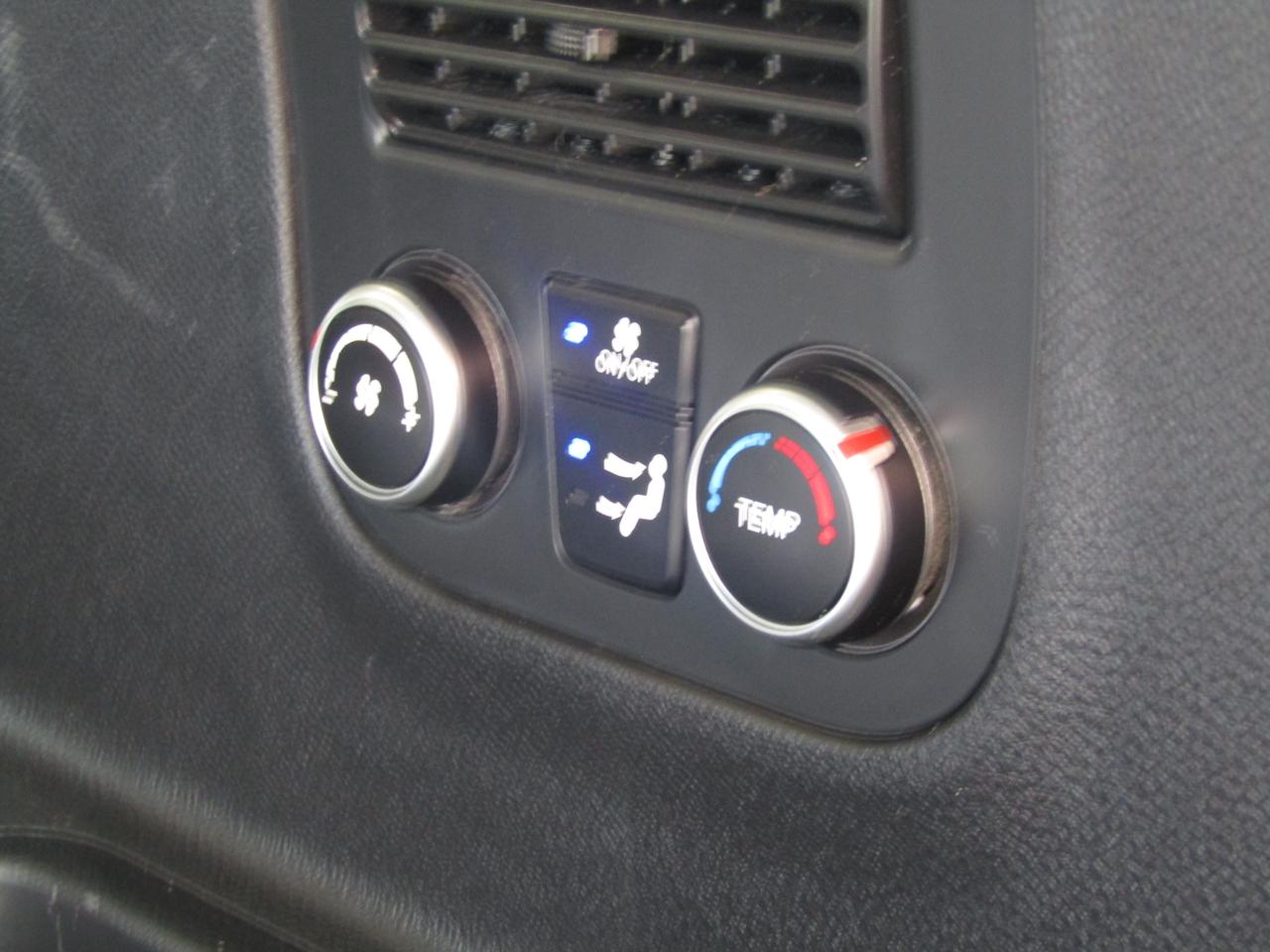 2013 Hyundai Santa Fe XL, 7Pass, AWD, Pano, Camera, Leather, Alloy, *AS-IS* Photo