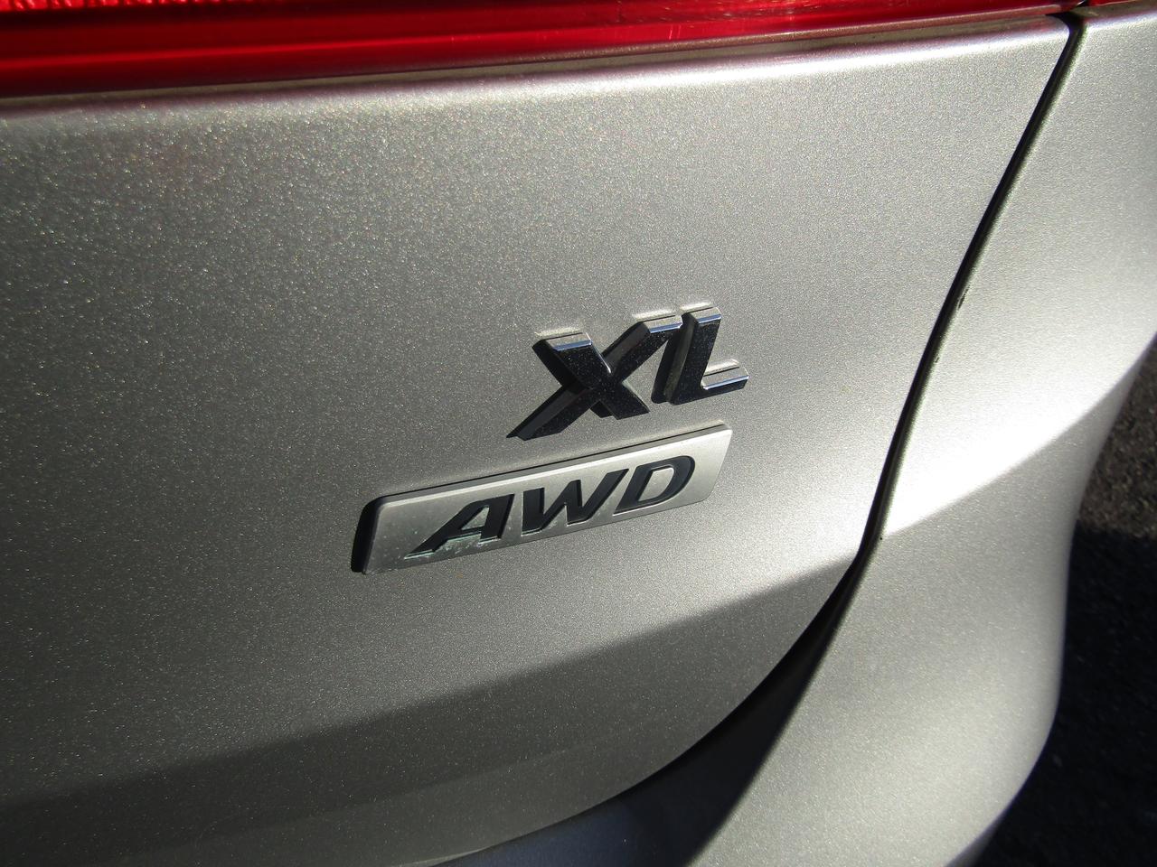 2013 Hyundai Santa Fe XL, 7Pass, AWD, Pano, Camera, Leather, Alloy, *AS-IS* Photo