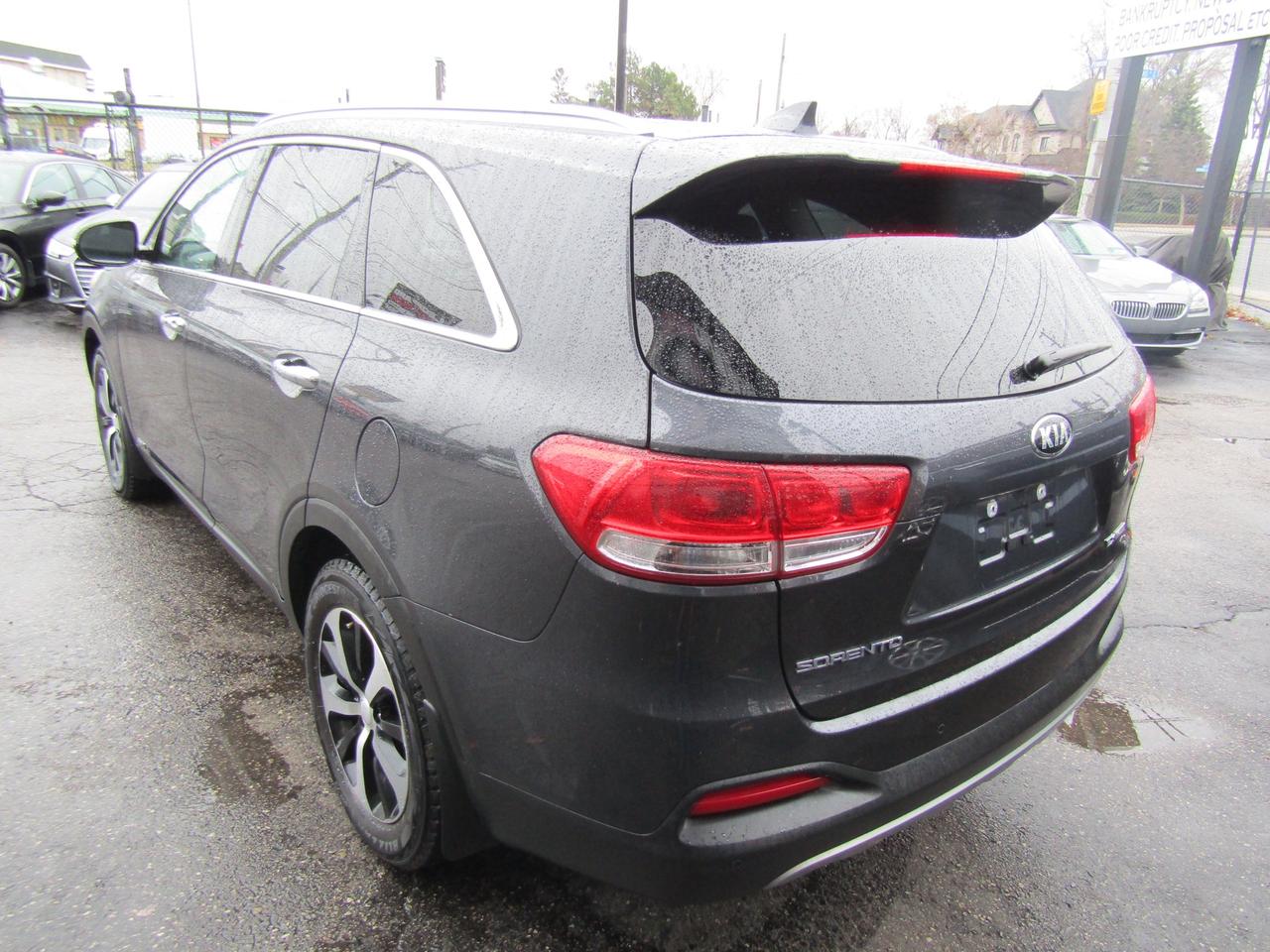2018 Kia Sorento EX, Camera, DVD, Blind Spot, Leather, Memory, Alloy, *Certified* Photo4