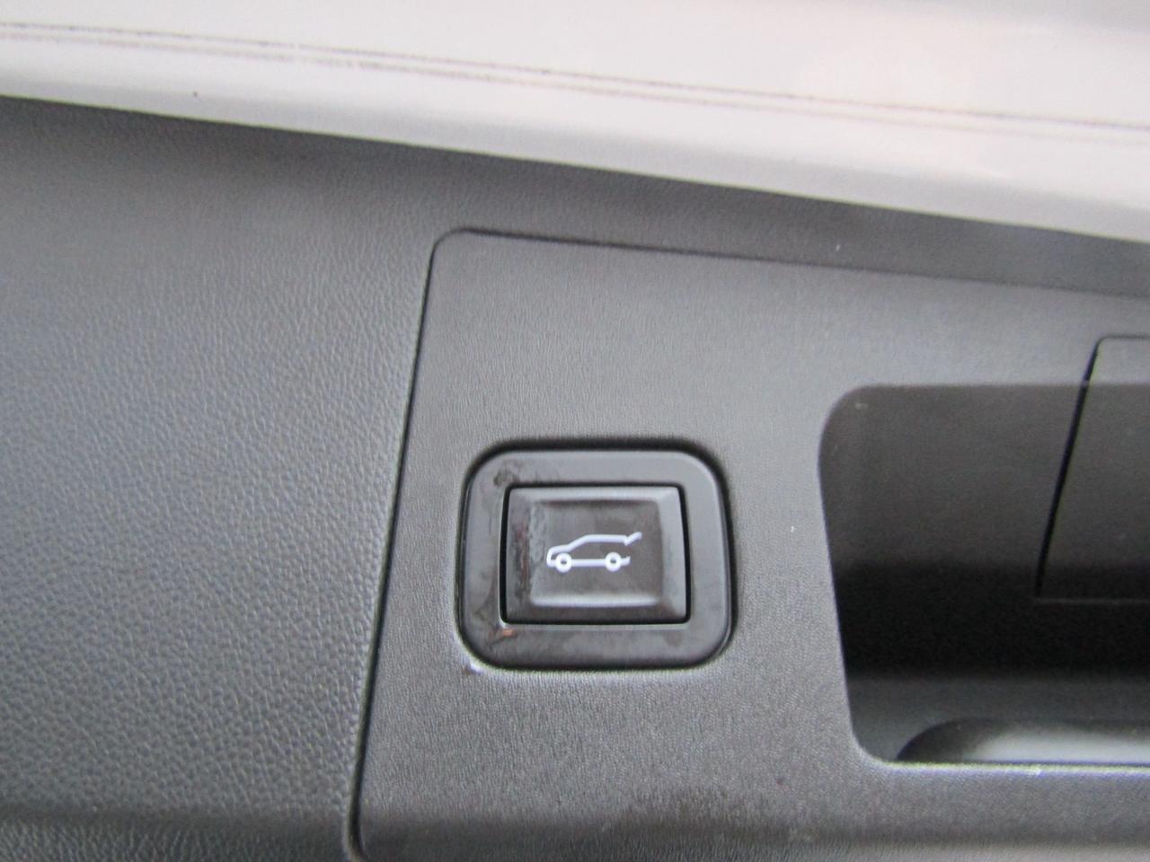 2019 Cadillac XT5 Premium Luxury, AWD, Navi, Pano, Leather, Camera, *Certified* Photo