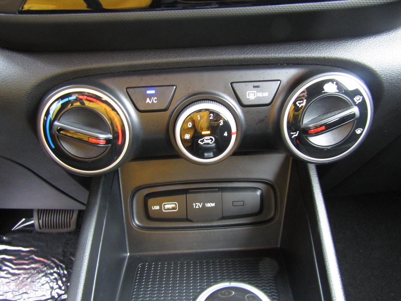 2022 Hyundai Venue SEL, Camera, Blind spot, Line Assist, Alloy, *Certified* Photo