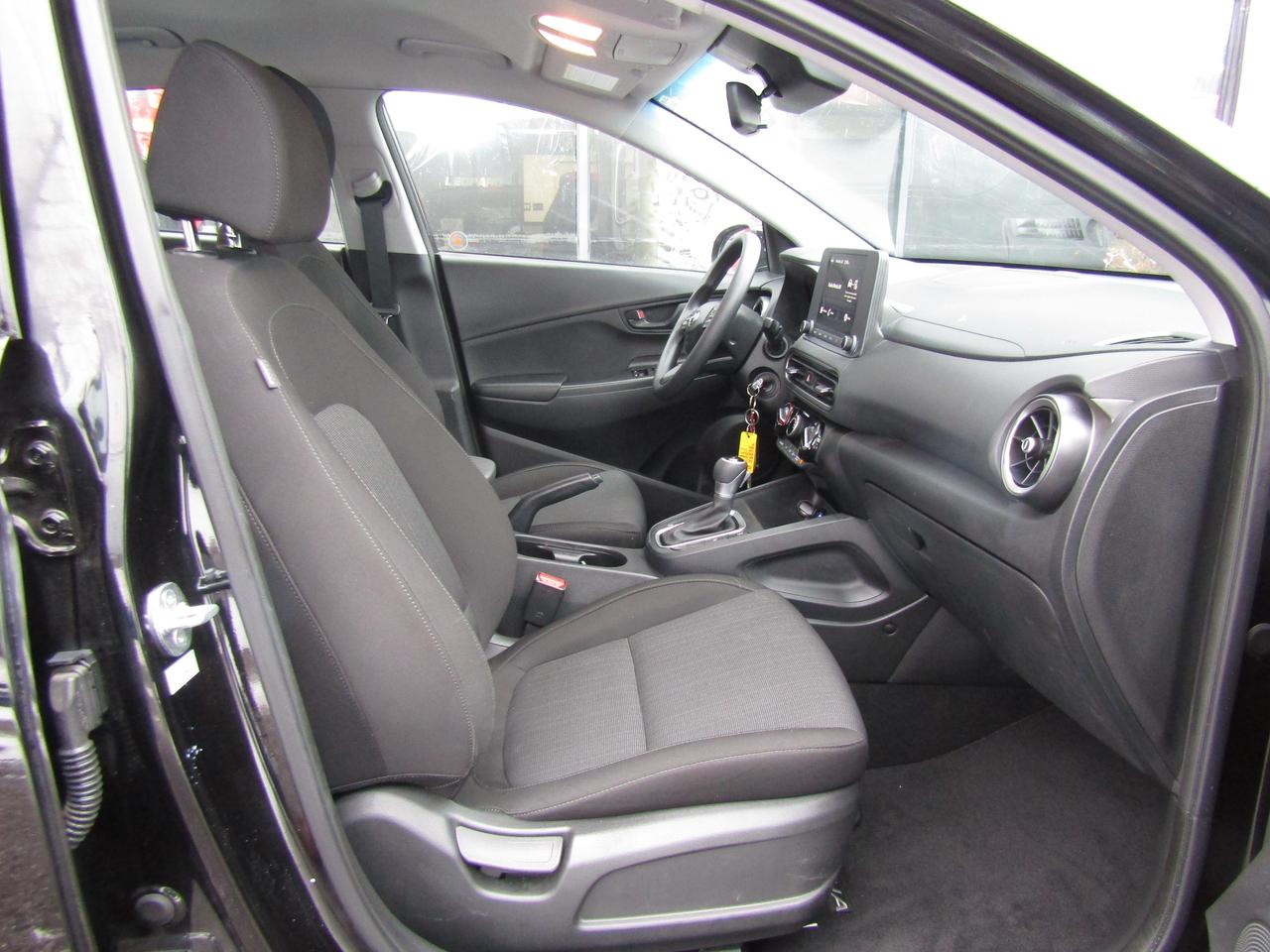 2022 Hyundai KONA SE, AWD, Lane Assist, Camera, Bluetooth, Alloy, *Certified* Photo