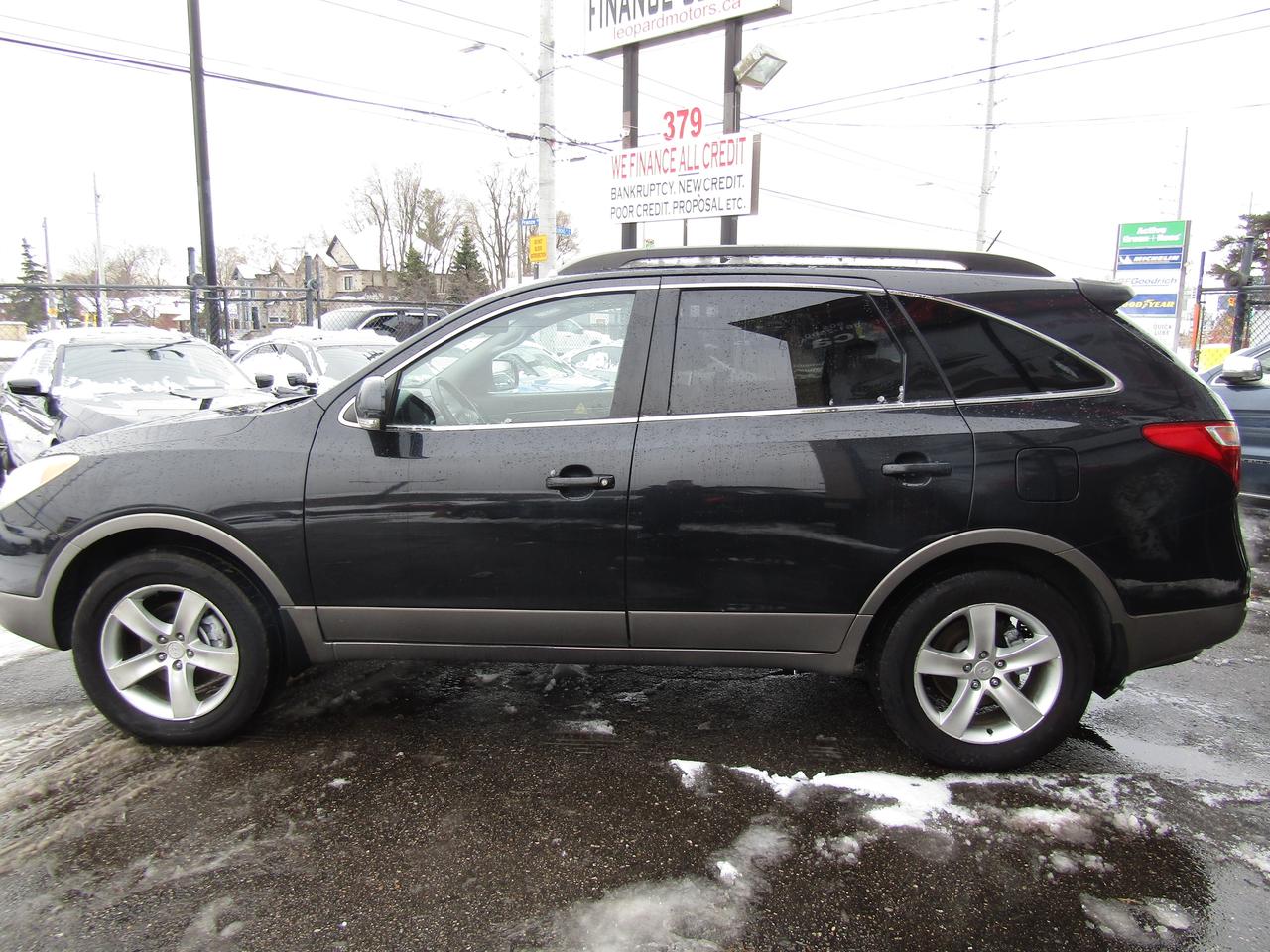 2009 Hyundai Veracruz GLS, 7 Pass, Awd, Sunroof, Leather, Alloy, *AS IS* Photo3