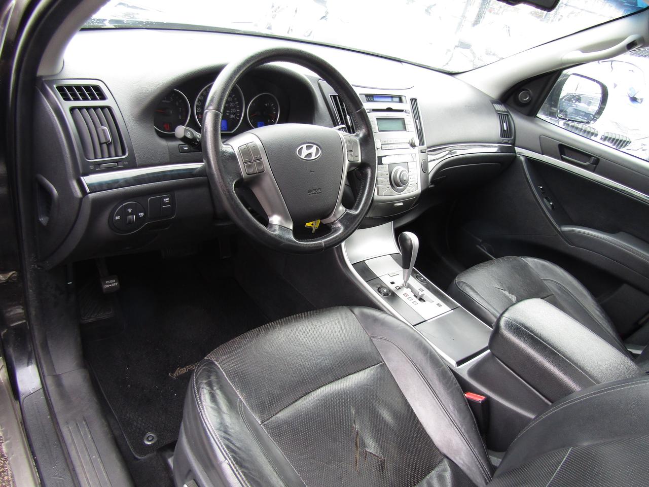 2009 Hyundai Veracruz GLS, 7 Pass, Awd, Sunroof, Leather, Alloy, *AS IS* Photo