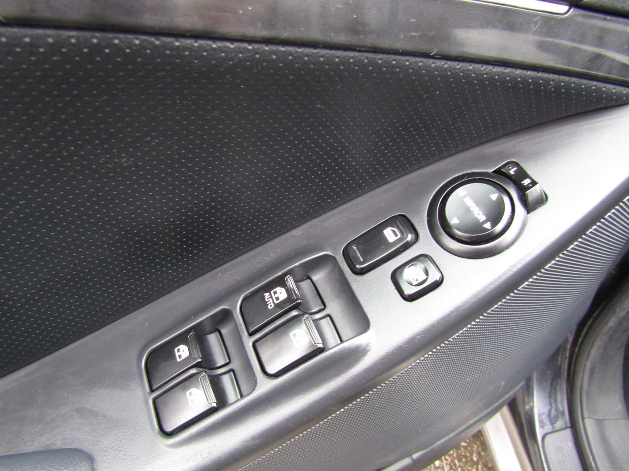 2009 Hyundai Veracruz GLS, 7 Pass, Awd, Sunroof, Leather, Alloy, *AS IS* Photo