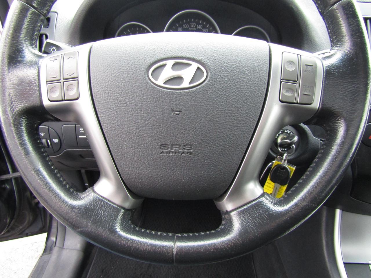 2009 Hyundai Veracruz GLS, 7 Pass, Awd, Sunroof, Leather, Alloy, *AS IS* Photo