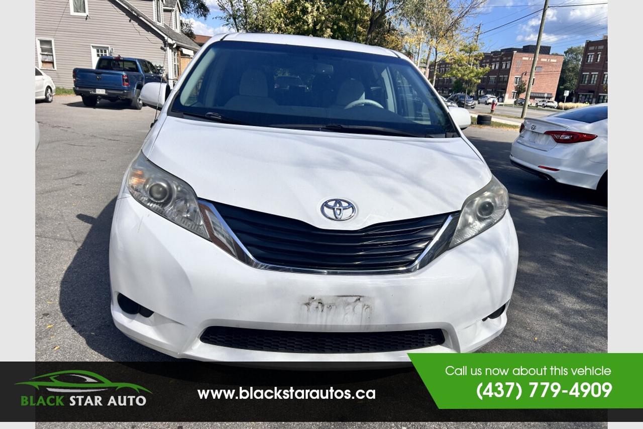 2011 Toyota Sienna LE Photo