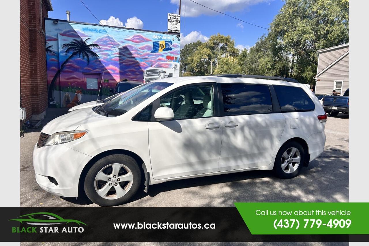 2011 Toyota Sienna LE Photo