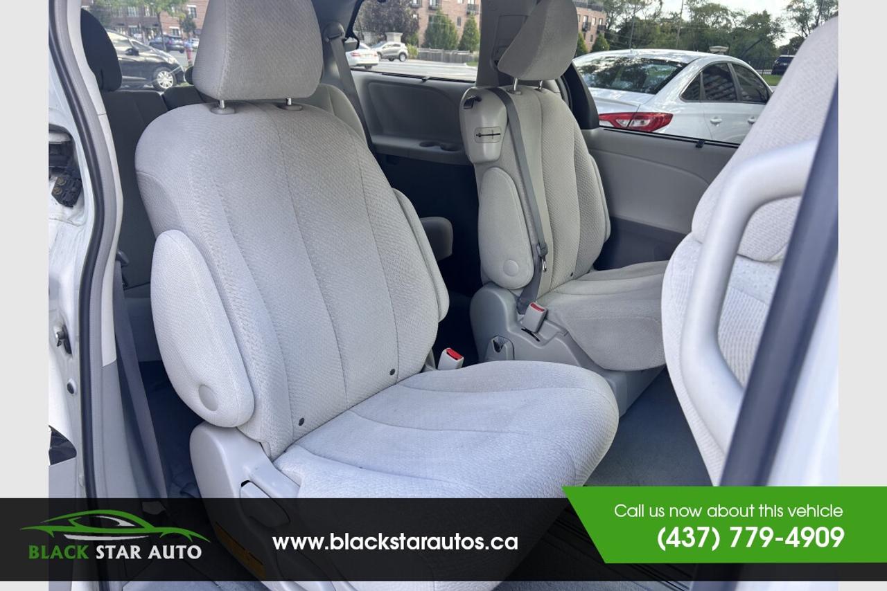 2011 Toyota Sienna LE Photo