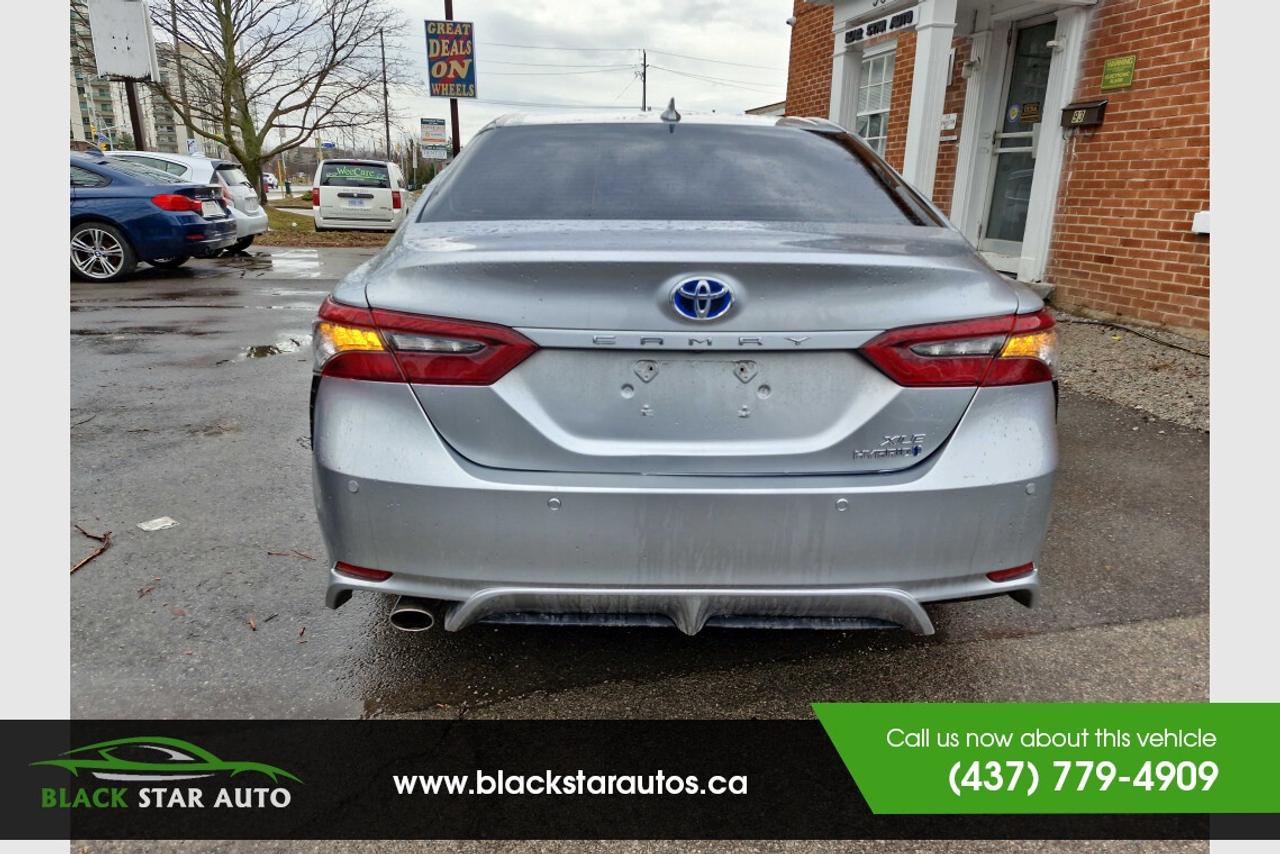 2022 Toyota Camry Hybrid XLE Photo3