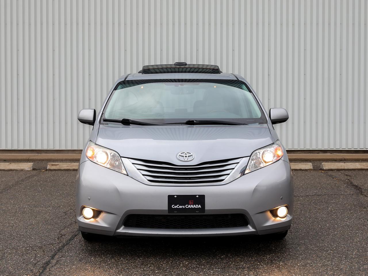 2012 Toyota Sienna Limited 7-Passenger Photo3
