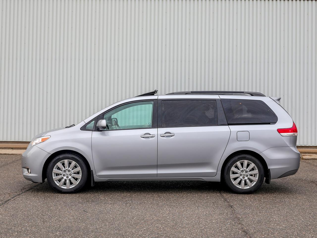 2012 Toyota Sienna Limited 7-Passenger Photo