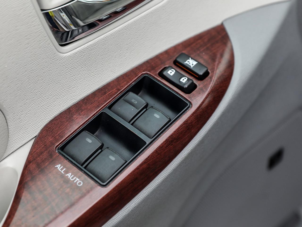 2012 Toyota Sienna Limited 7-Passenger Photo