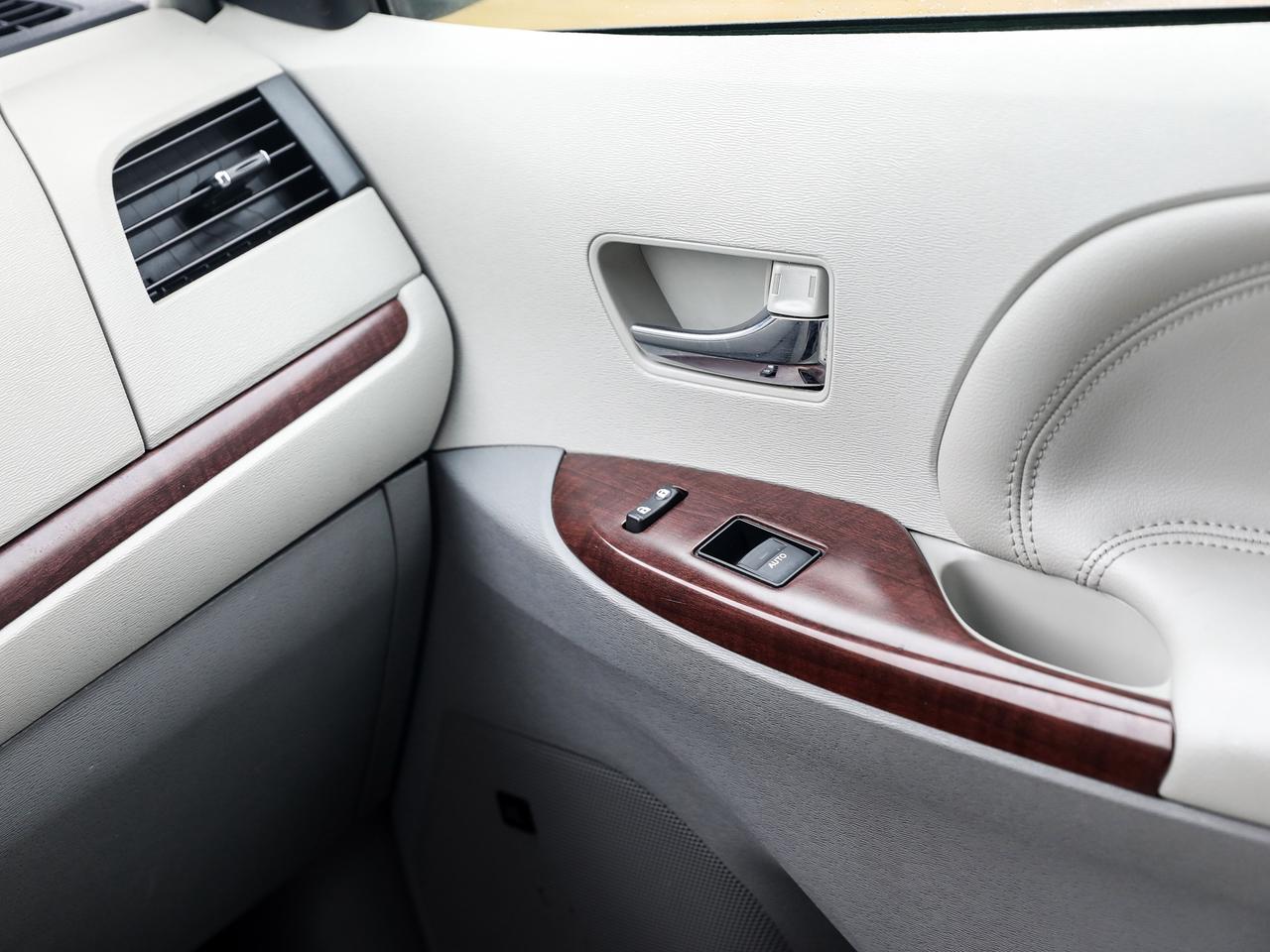 2012 Toyota Sienna Limited 7-Passenger Photo