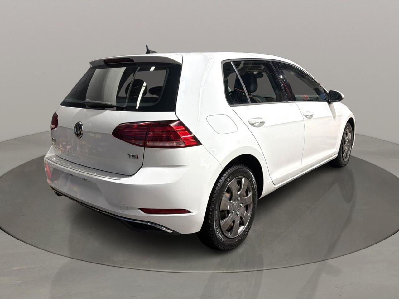 2018 Volkswagen Golf TSI Photo3