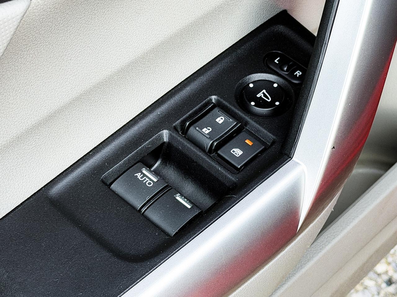 2012 Honda Civic EX-L w/Tech Pkg. Photo