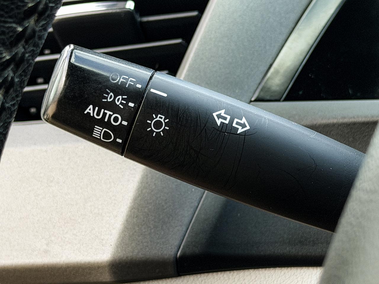 2012 Honda Civic EX-L w/Tech Pkg. Photo